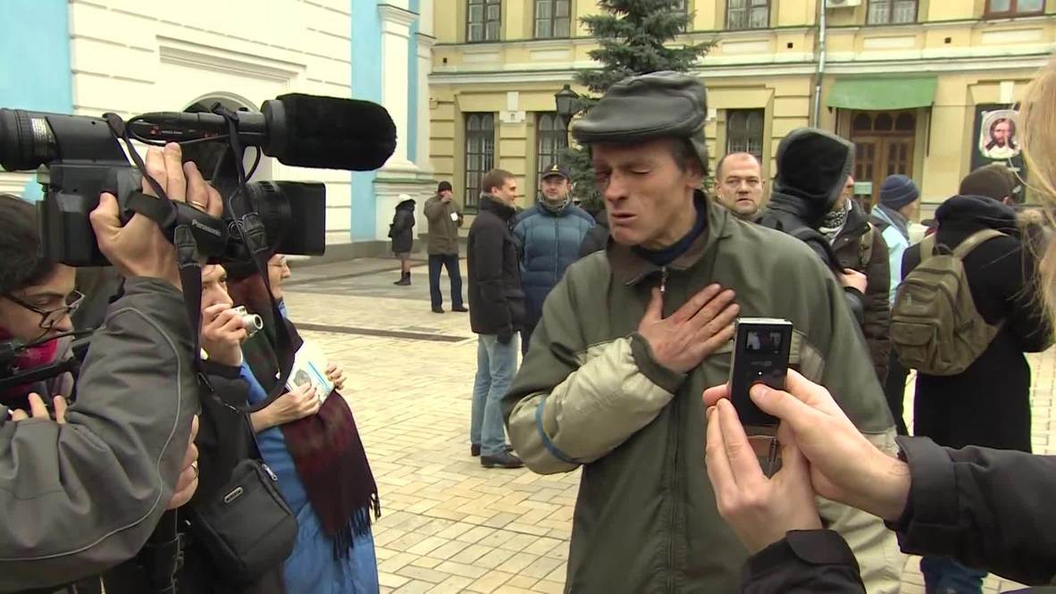 Ukraine: Pro-EU protesters under siege in monastery