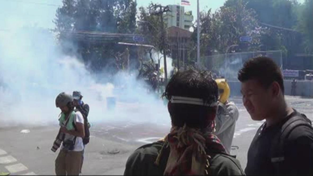 Thailand: Bangkok in turmoil, water cannons and tear gas fired