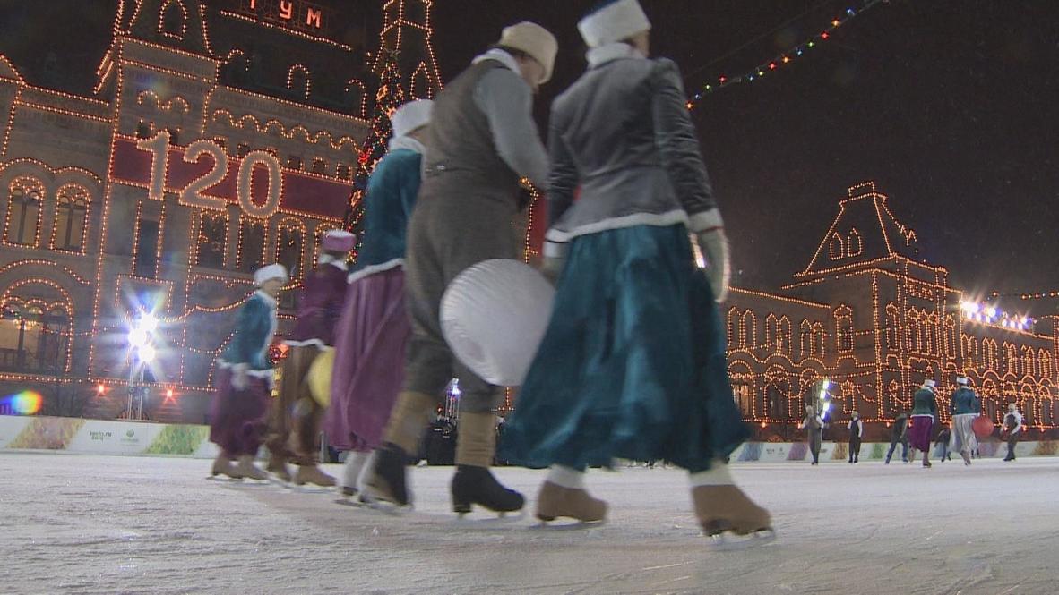 Russia: Red square gets Russia's largest ice rink
