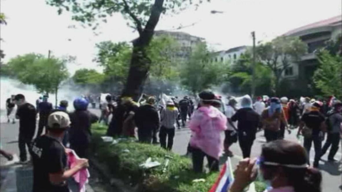 Thailand: Police use tear gas to clear protesters