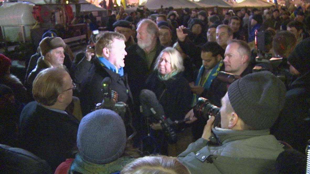 Ukraine: Canadian FM visits Independence Square