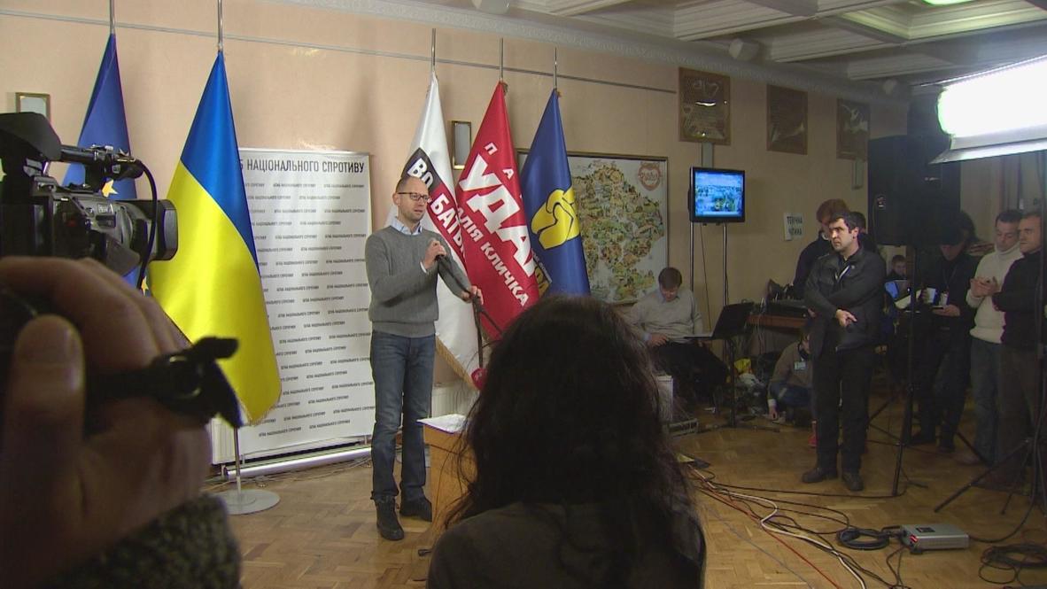 Ukraine: Yatsenyuk asks Yanukovych "not to make any unconstitutional steps"
