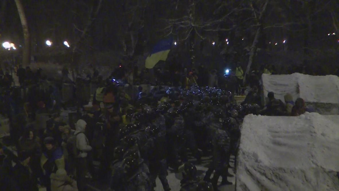 Ukraine: Police evict protesters from Mariinsky Park