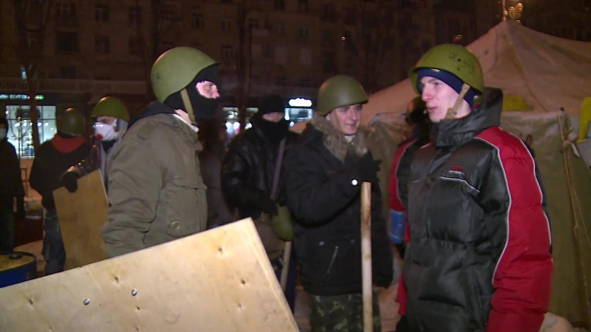 Ukraine: Protesters gear up for confrontation with police