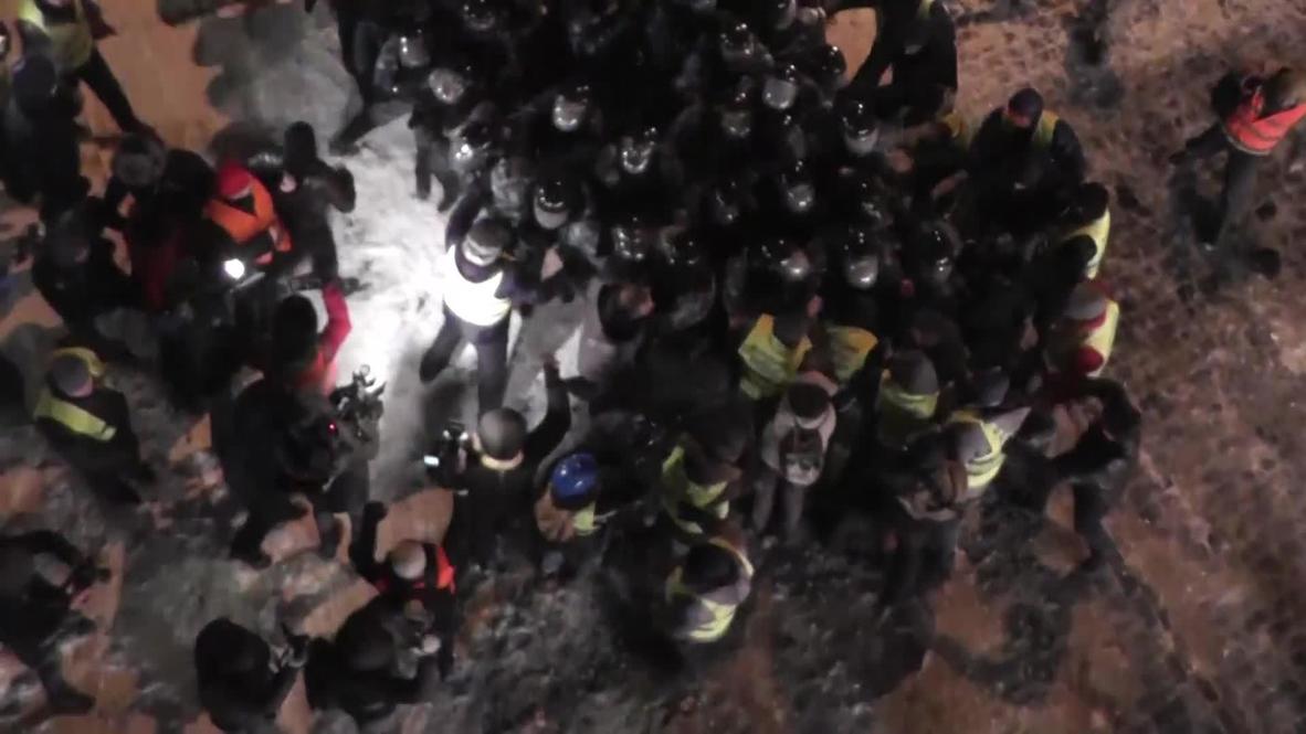 Ukraine: More clashes in Independence Square as dawn approaches