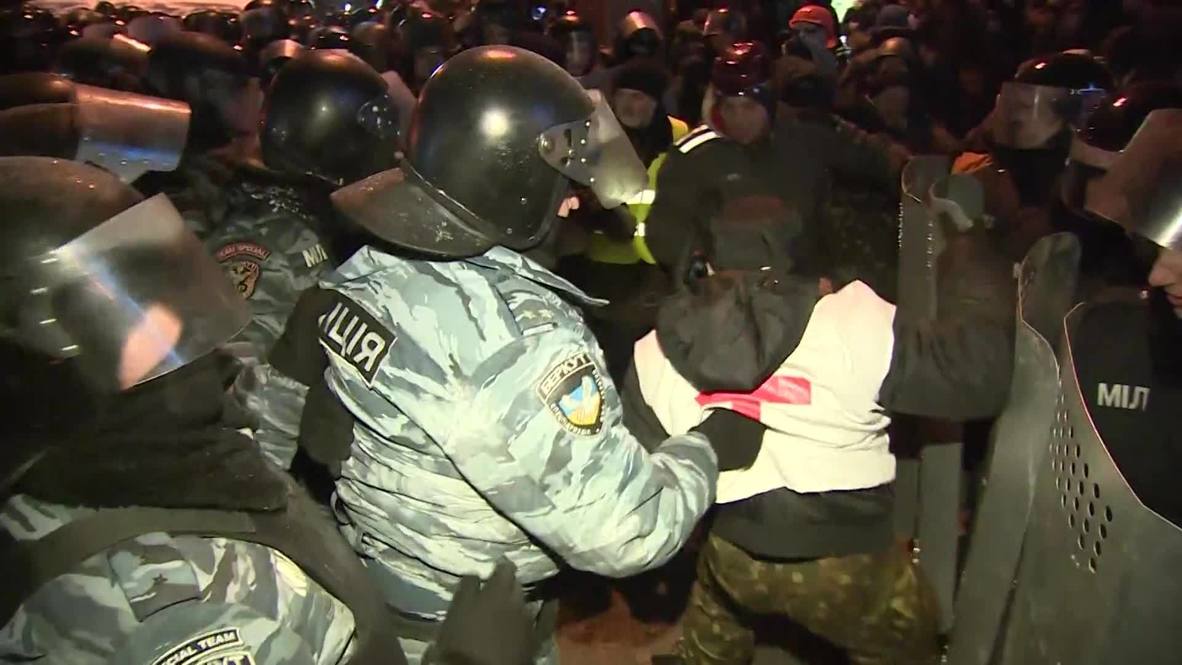 Ukraine: Protesters vs. Police in fight for Independence Square