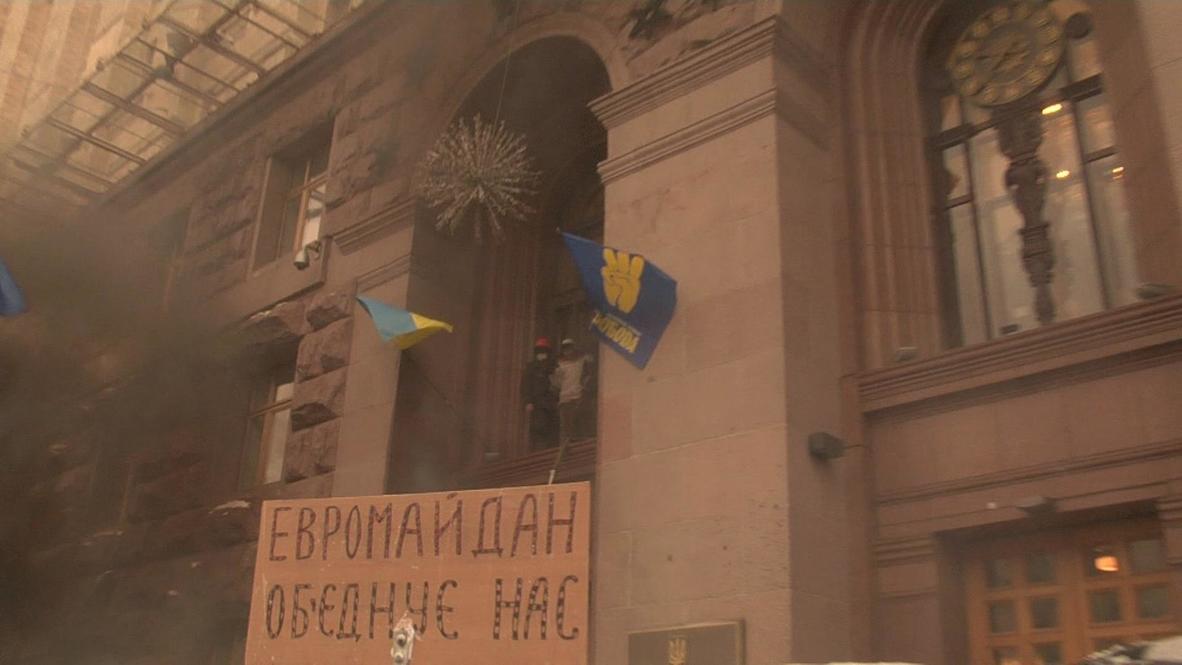Ukraine: Siege of City Hall begins
