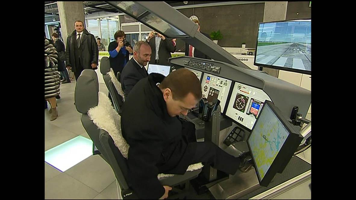 Russia: PM Medvedev attends aviation training