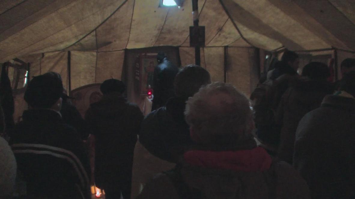 Ukraine: Maidan protesters make makeshift chapel in the heart of unrest