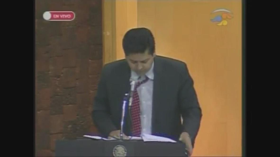 Mexico: MP strips in a public protest against privatisation