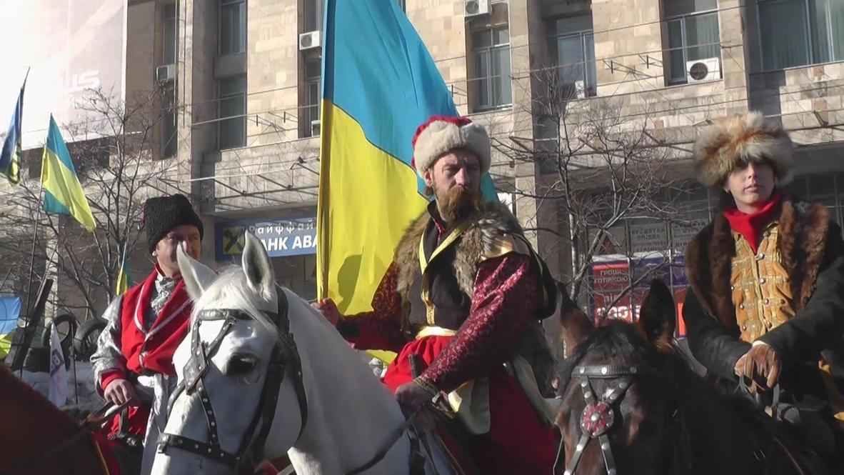 Ukraine: Cossacks of Ukraine trot passed Maidan's barricades