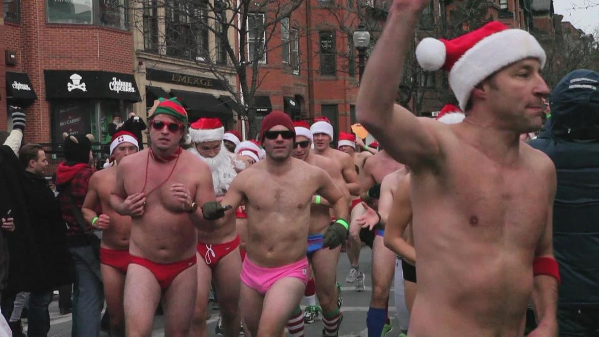 USA: Santa slips into speedos for festive charity run
