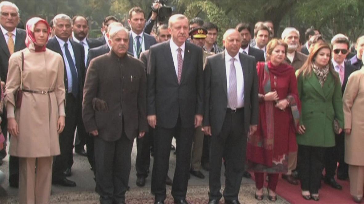 Pakistan: Turkish PM Erdogan welcomed to Lahore with lavish ceremony