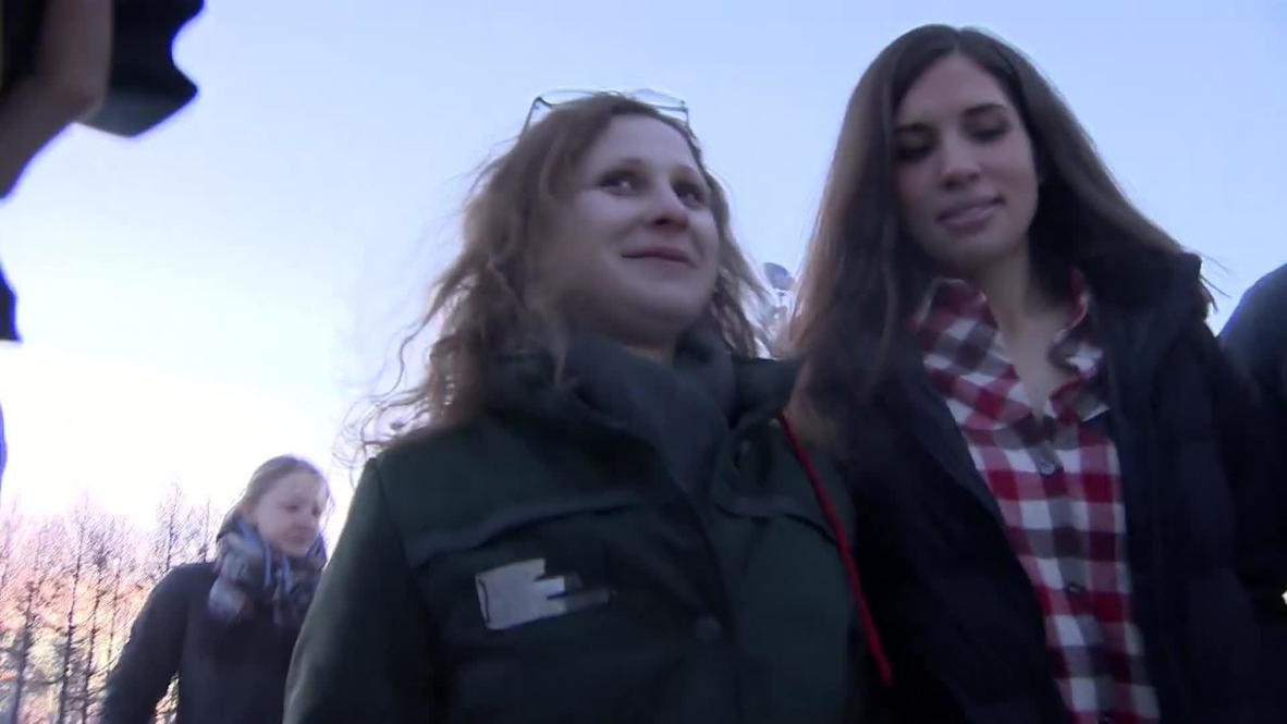 Russia: Pussy Riot members Alyokhina and Tolokonnikova reunited