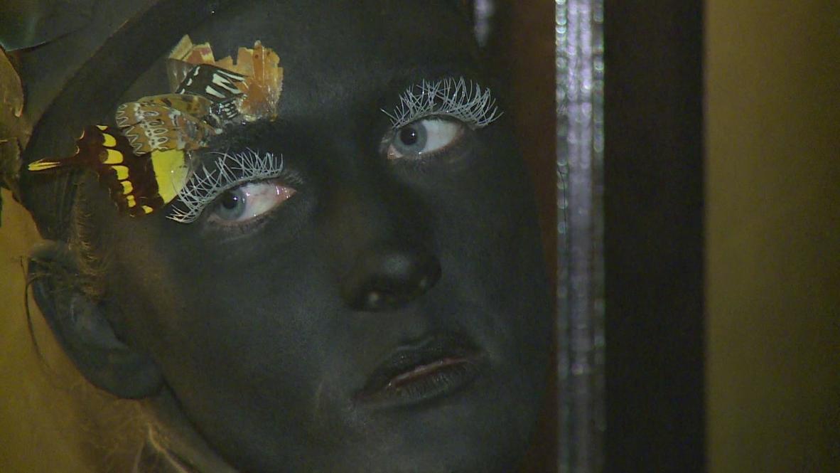 Germany: Living doll models in fetish clothes- only at Fashion Week