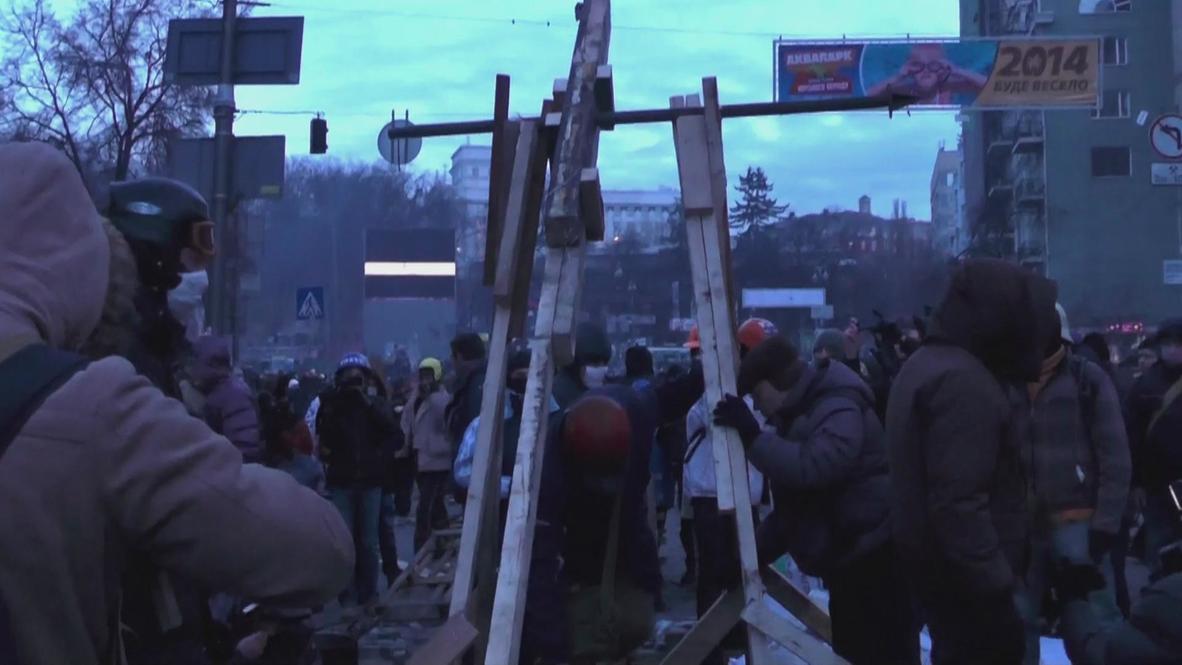 Ukraine: Giant catapult constructed in Kiev as violent protests continue
