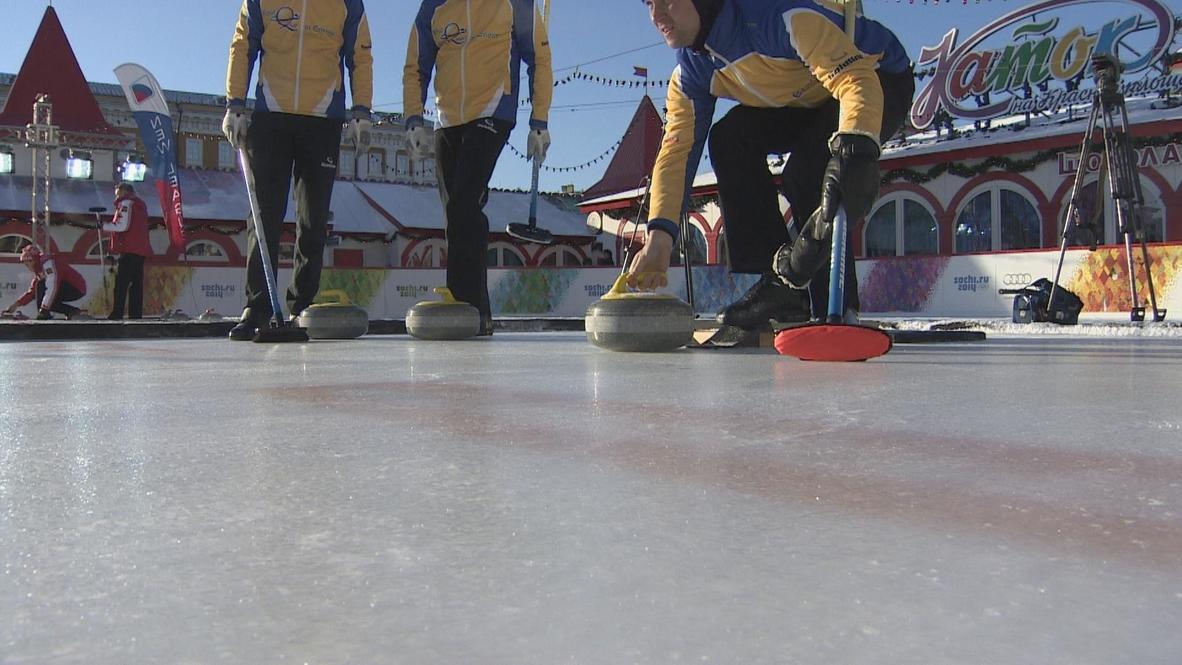 Russia: Curlers take to the ice in Moscow's Red Square