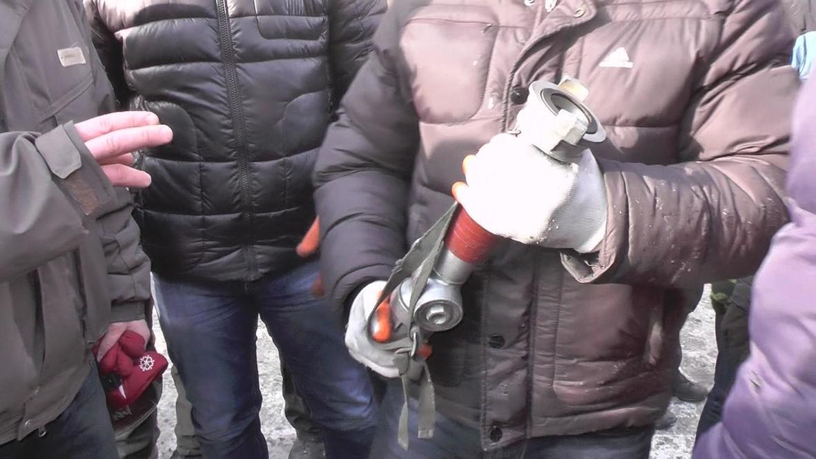 Ukraine: Anti-government protesters sabotage fire truck