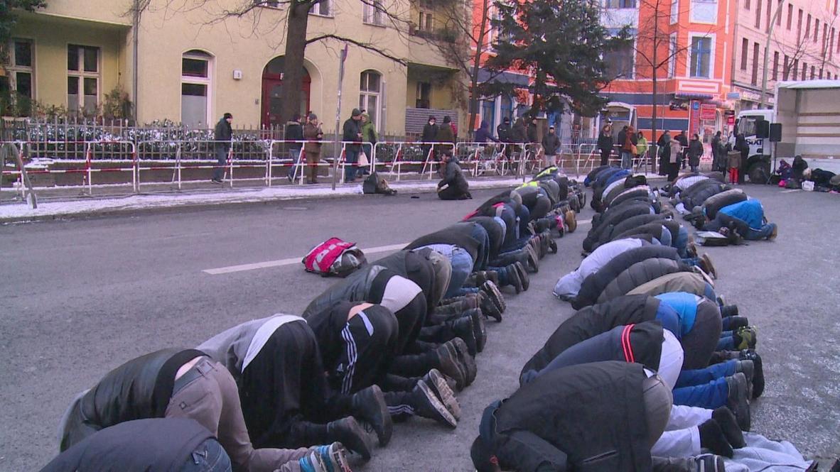 Germany: Muslim preacher brings his "message out of the mosque" and onto Berlin's streets