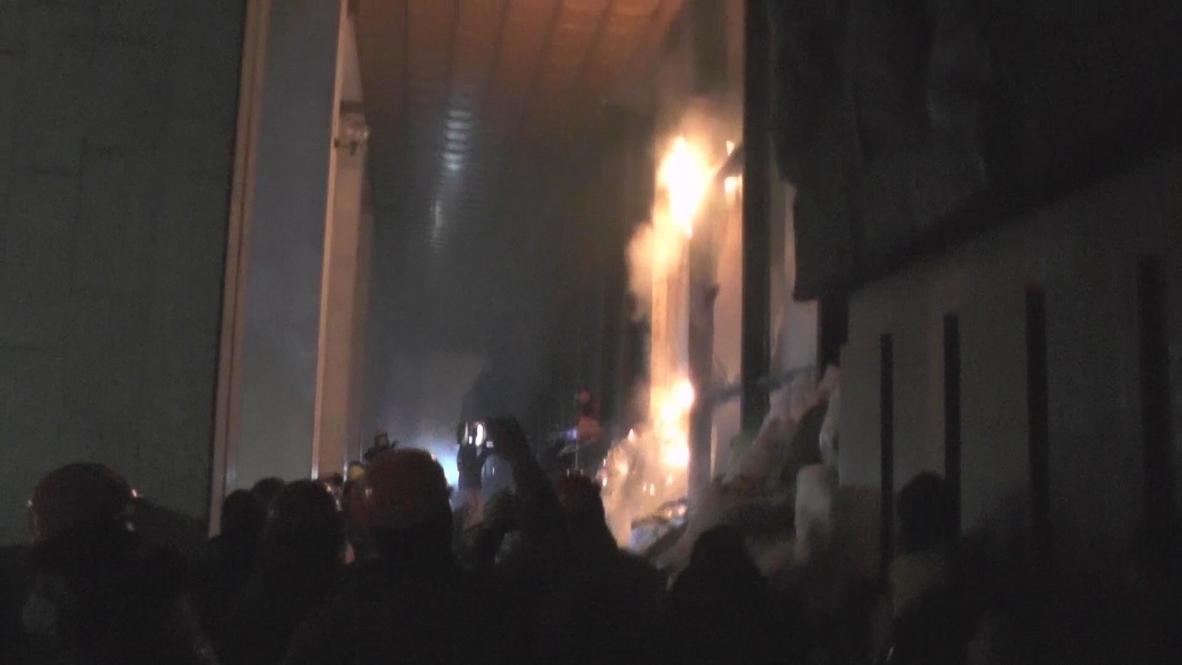 Ukraine: Protesters storm conference centre holding riot police