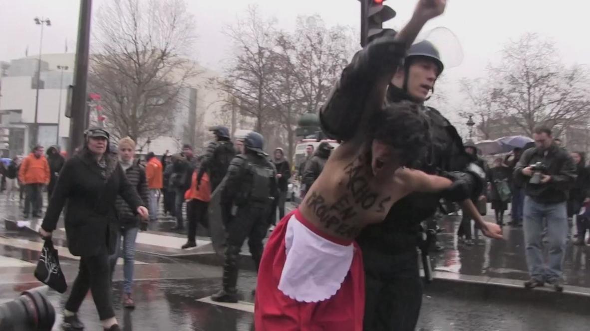 France: FEMEN gatecrash anti-Hollande protest