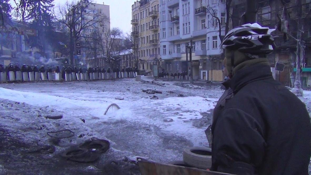 Ukraine: Former minister greets activists after anti-protest laws scrapped