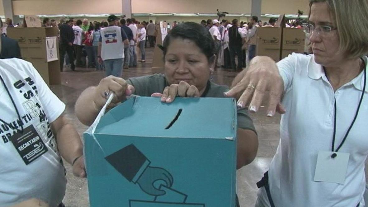 El Salvador: Former guerilla leader holds early presidential vote lead