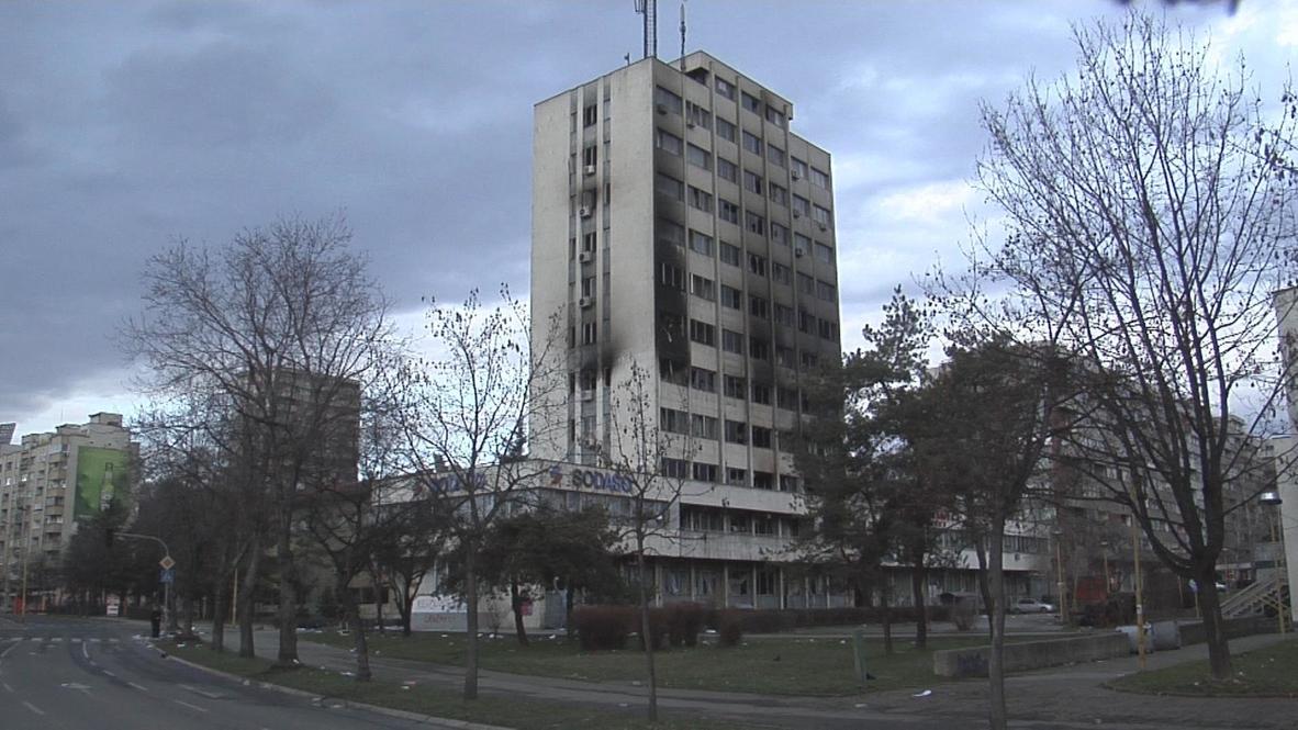 Bosnia and Herzegovina: Tuzla awakens to scenes of destruction