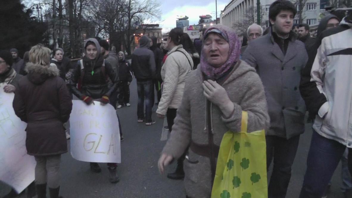 Bosnia and Herzegovina: Protesters reconvene outside Presidential Palace