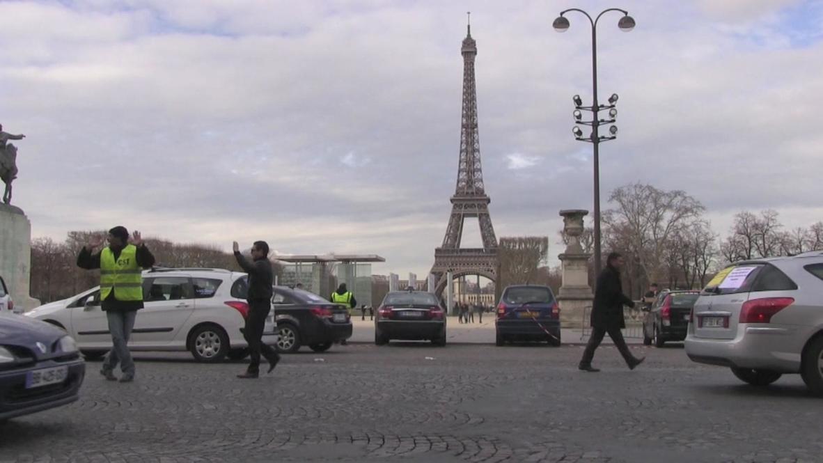 France: 55,000 angry taxi drivers take on private competition