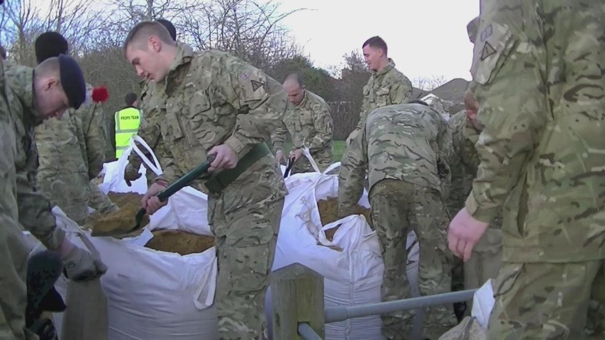 UK: Flood defences bolstered as floods continue to rise