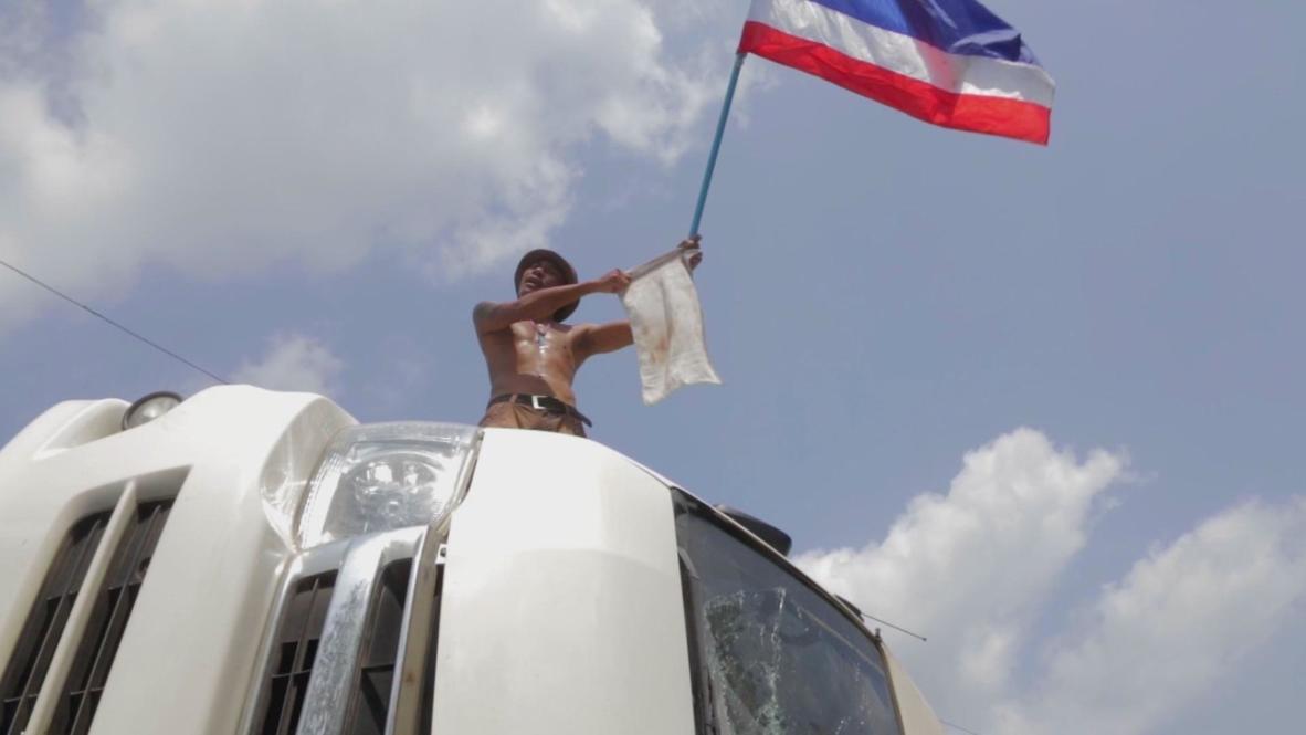 Thailand: Protesters smash police cars in the aftermath of clashes