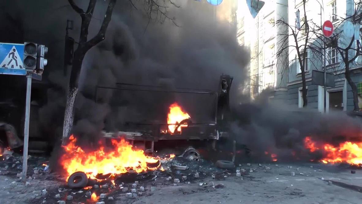Ukraine: Five dead as Kiev once again resembles war zone