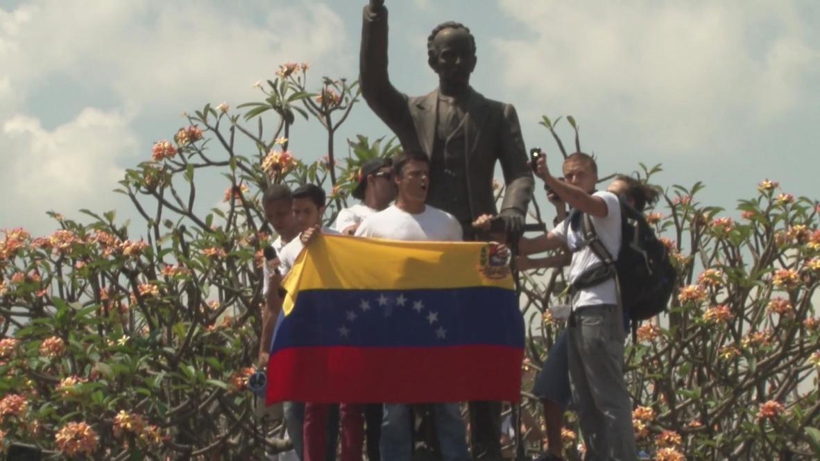 Venezuela: Opposition leader Leopoldo Lopez arrested at rally