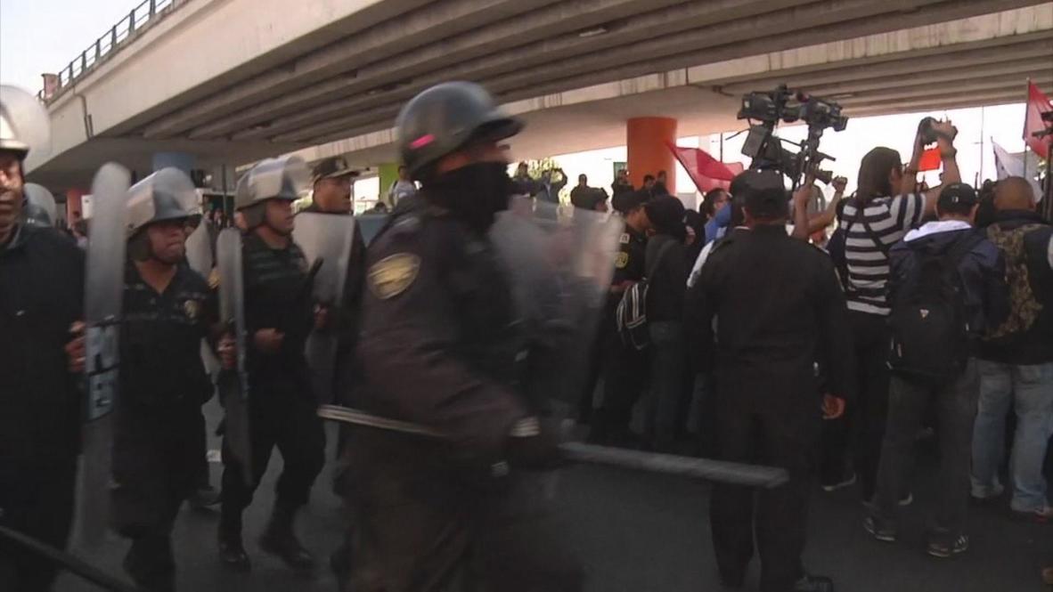 Mexico: Obama's arrival fuels clashes between police and protesters