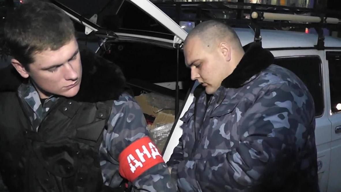 Ukraine: Locals armed with batons volunteer to patrol Sevastopol