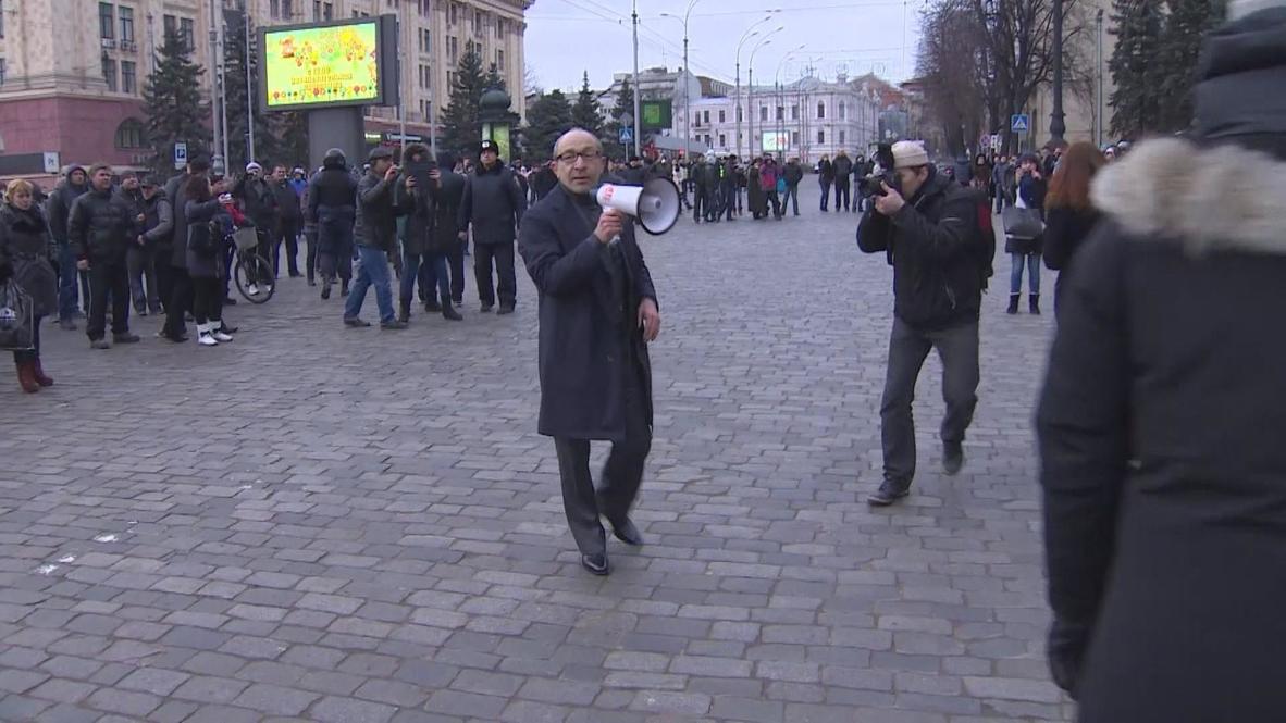 Ukraine: "Take off your masks" - Kharkiv Mayor confronts protesters