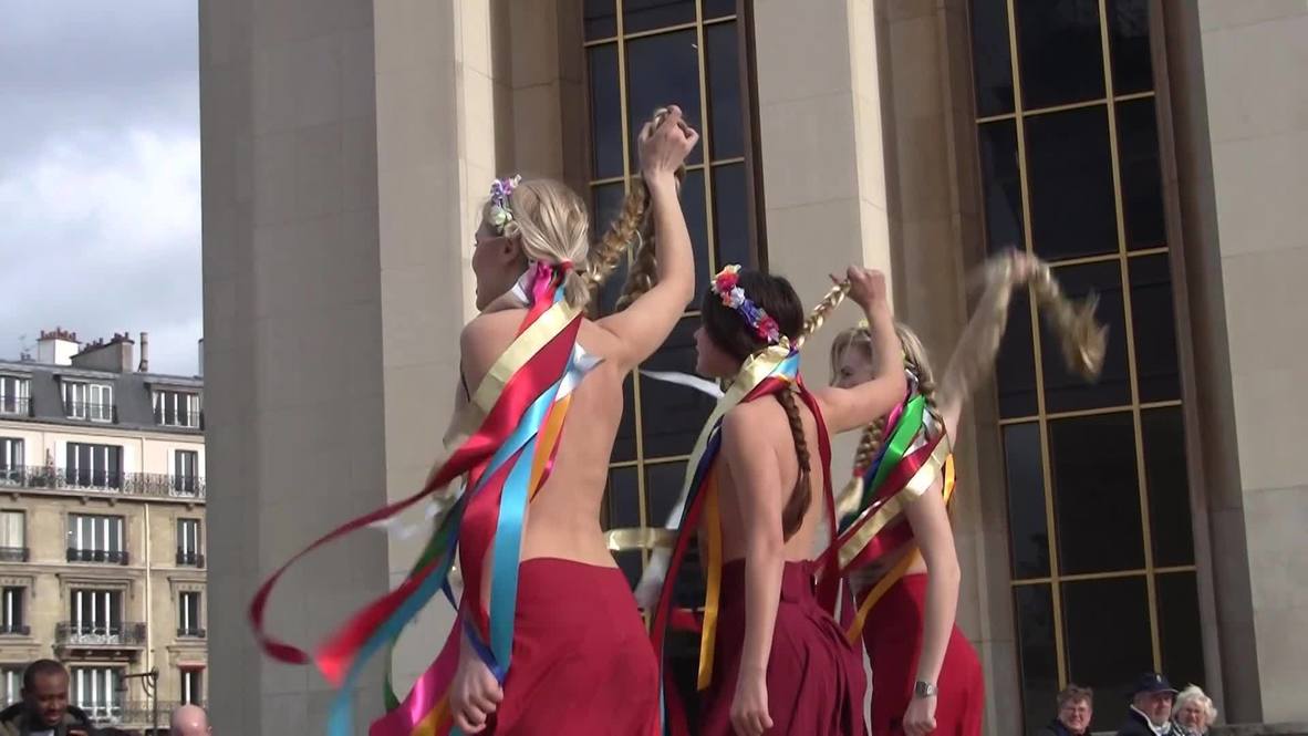 France: FEMEN's breasts target Tymoshenko *EXPLICIT*