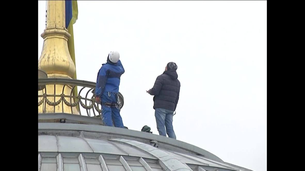 Ukraine: Verkhovna Rada's Soviet star removed