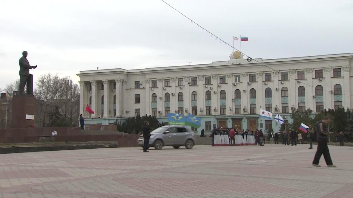 Ukraine: Local self-defence units continue to patrol Simferopol