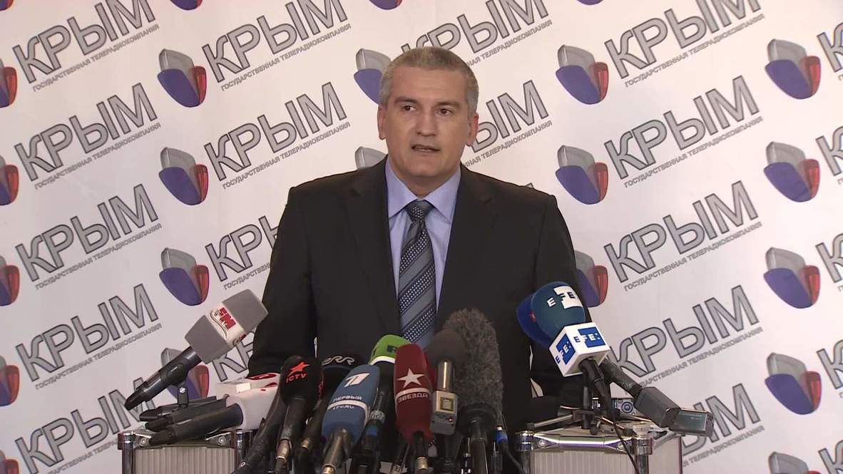 Ukraine: Crimean PM urges Ukrainian troops to follow local orders