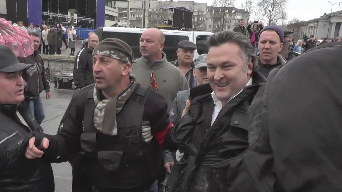Ukraine: Suspected provocateur detained by defence squad