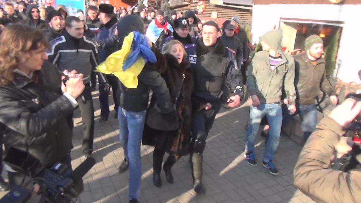 Ukraine: Clashes break out in Donetsk