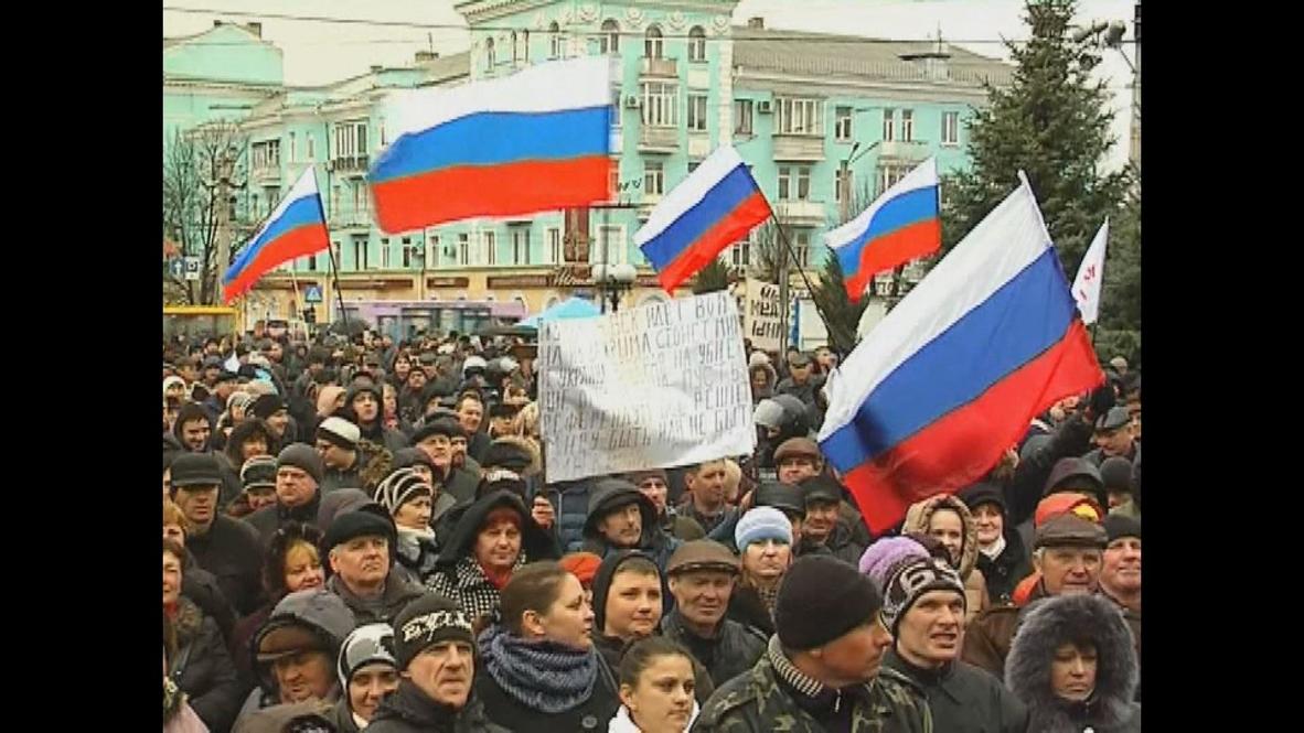 Ukraine: Pro-Russia rally draws crowd of thousands in Lugansk