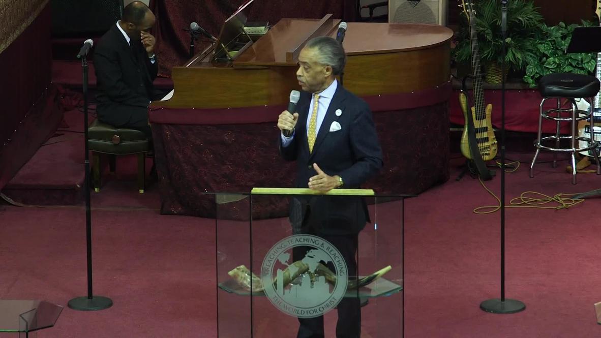 USA: Bill de Blasio and Al Sharpton raise cash for Harlem victims