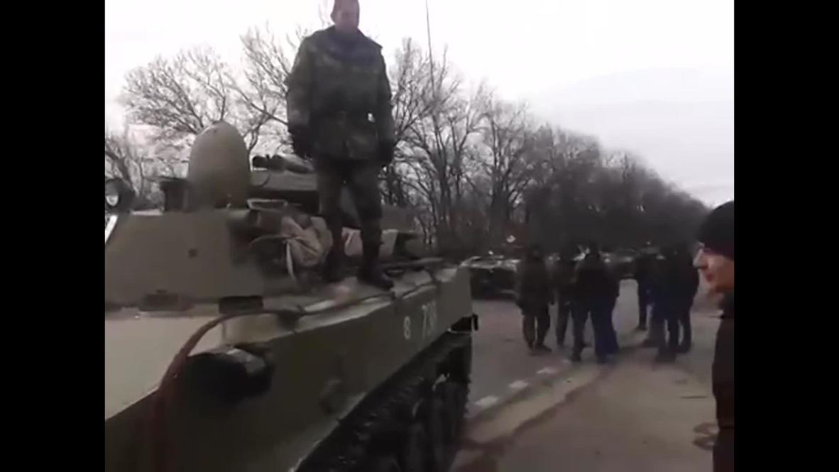 Ukraine: Donbass activists block tanks from Kiev
