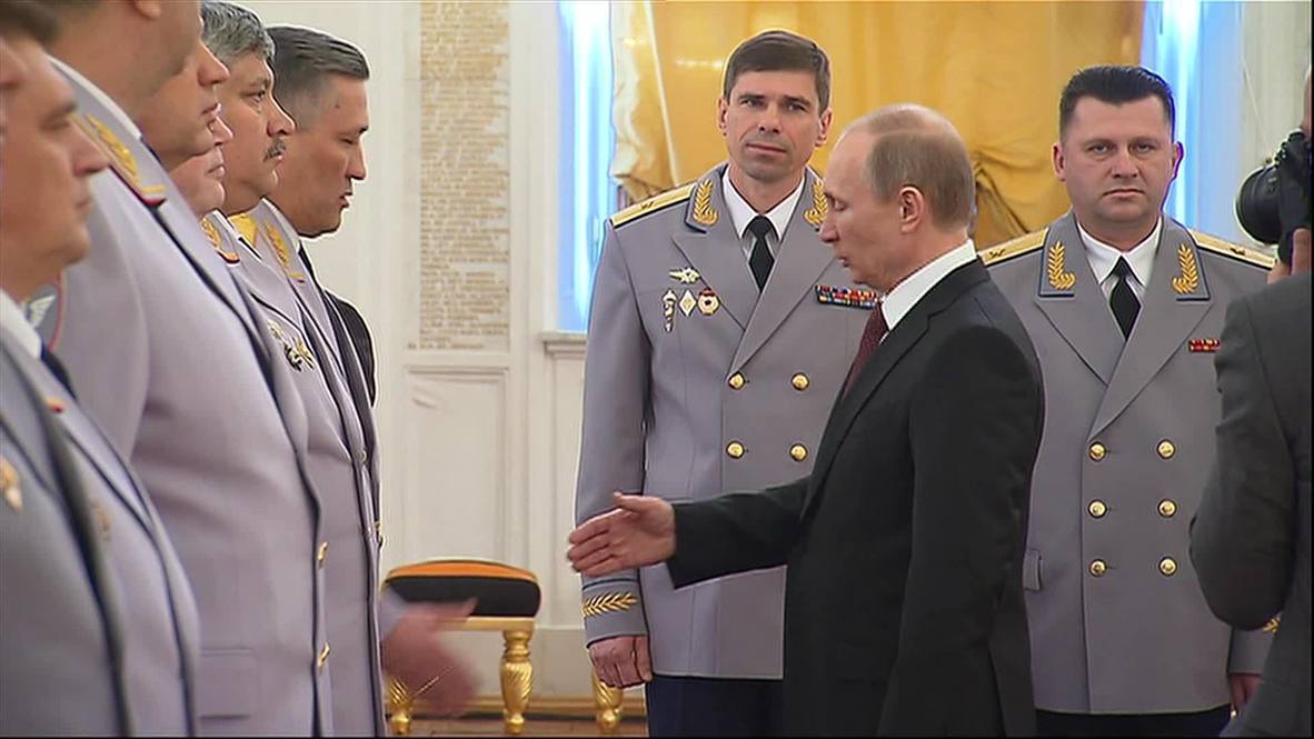 Russia: Putin honours Russian military stationed in Crimea