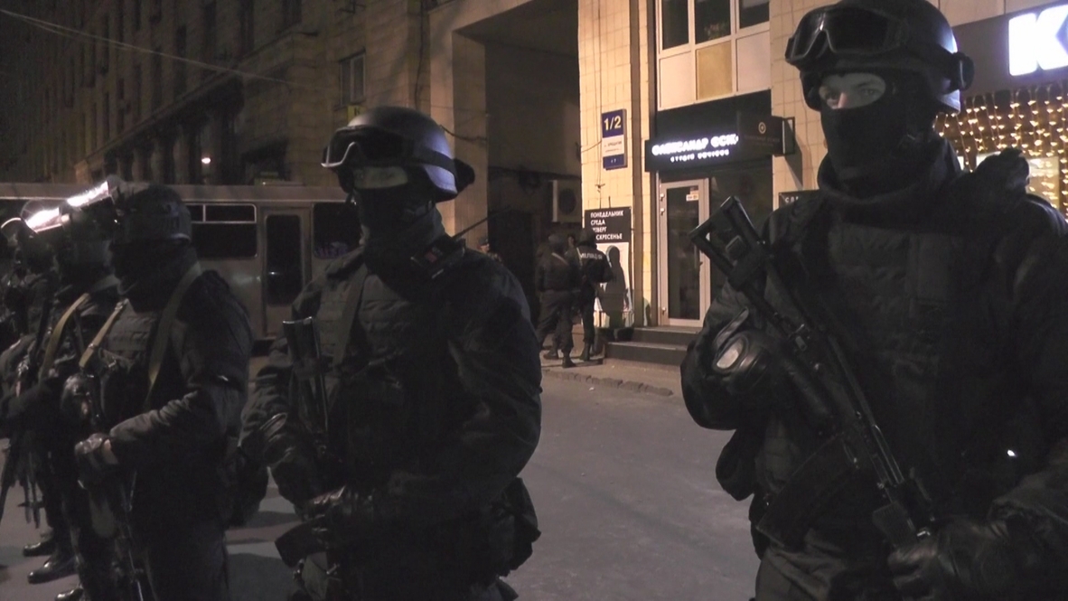 Ukraine: Police search Pravy Sektor occupied Dnipro Hotel after shooting