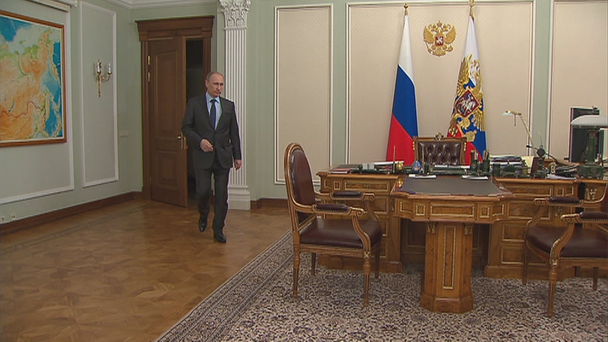 Russia: Putin pledges more support for Tatars