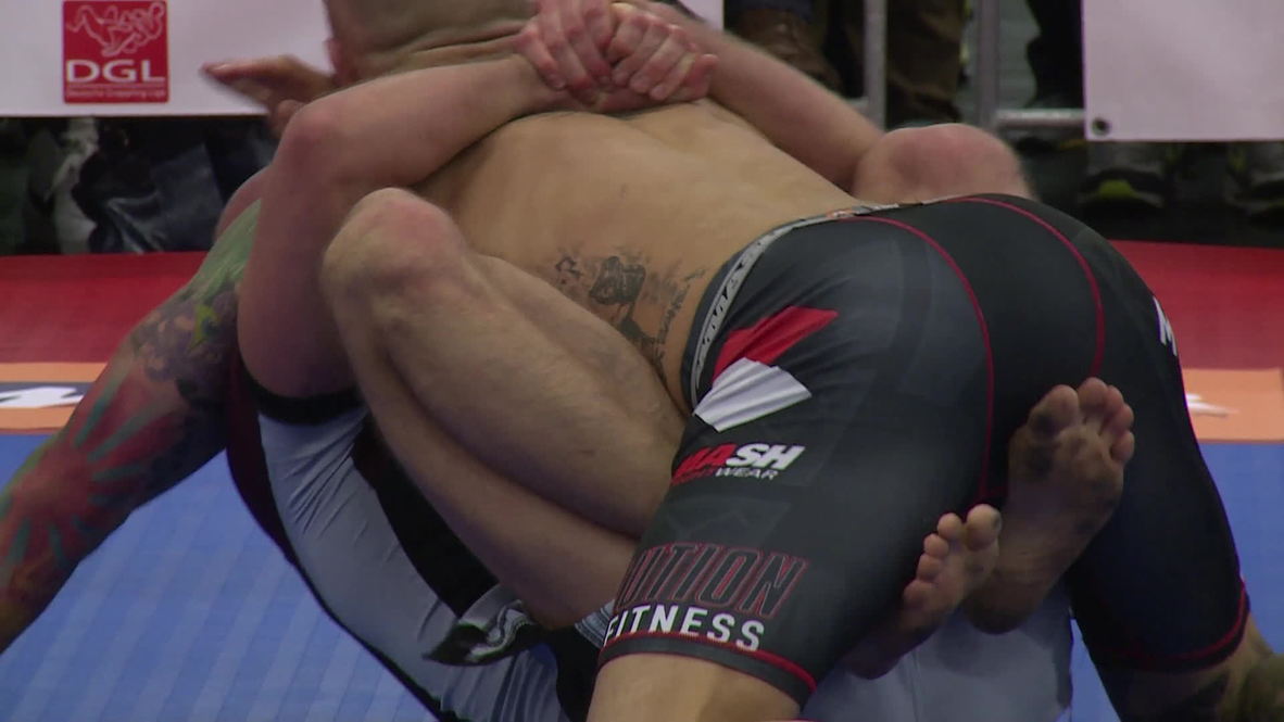 Germany: Firm grips all-round as male wrestlers grapple for superiority